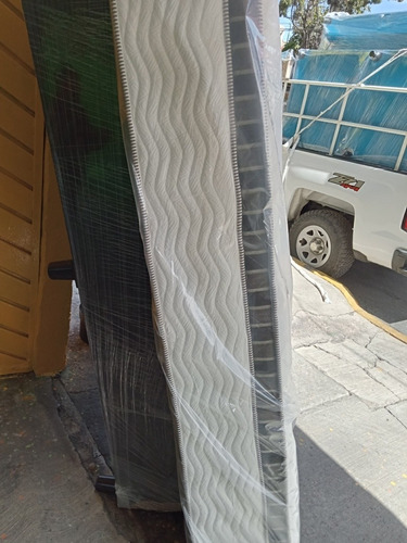 Colchón Mat. Aglutinado Con Colchoneta De Memory Foam