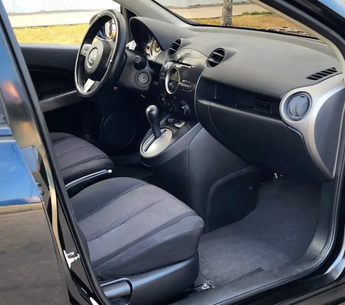 Mazda 2 Sedán 1.5 Aut. 2011