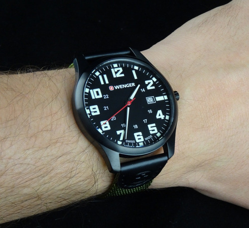 Imagen 3 de 6 de Reloj Wenger City Active Correa De Nylon Verde