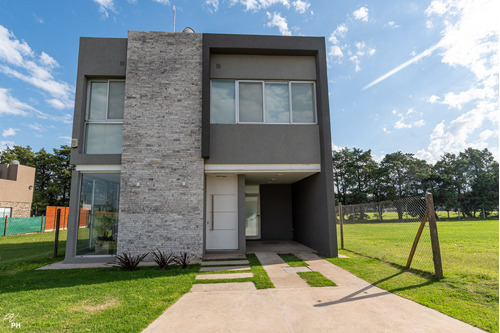 Imagen 1 de 30 de Casa En Venta 3 Dorm En Barrio Cerrado Brisanova