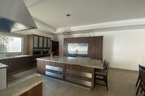 Imagen 2 de 25 de Renta De Preciosa Residencia En Monterreal Con Amplios Espacios