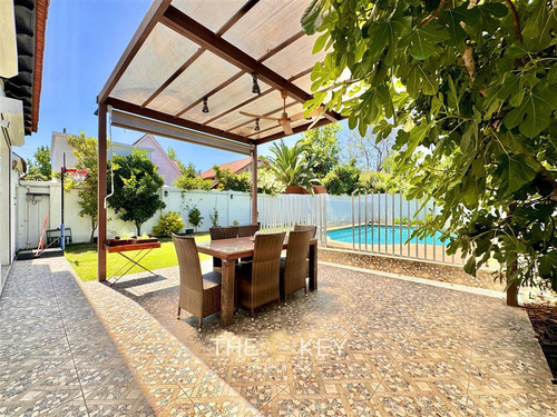 Casa Venta 5 Dormitorios, 5 Estacionamientos Y Piscina Ñuñoa