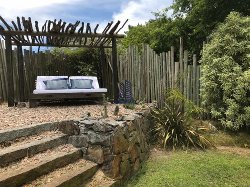 Excelente Casa De Cuatro Dormitorios En Alquiler En Pinares- Ref: 1203