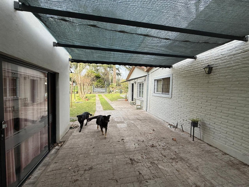 Venta Casa Con Parque Pileta, Parque Leloir, Ituzaingo.