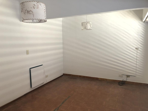 Imagen 25 de 30 de Chalet Clasico Con Local - Castelar Sur - Proximo A Estacion Castelar Y Moron - Venta