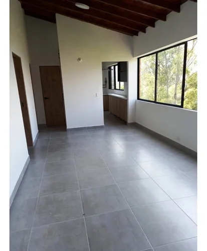 Apartamento En Las Palmas, Piso 4