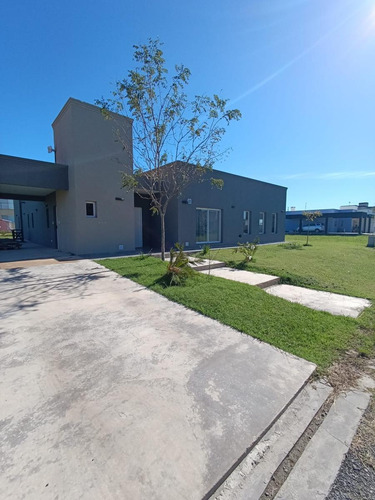 Casa En Alquiler O Venta. A Estrenar. Barrio Horizontes Al Sur. Canning.