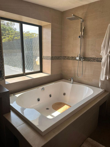 Casa En Venta En La Col. El Miraval, Cuernavaca Morelos.