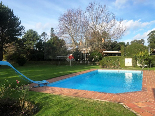 Imagen 2 de 2 de Excelente Casa 3 Dormitorios, Piscina Y Mas En Zona Residencial De Paradas Mansa