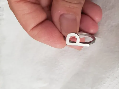 Anillos con iniciales de acero quirurgico sales