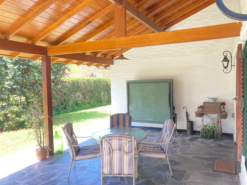 Imagen 7 de 25 de Casa Con Hermoso Parque En B° Los Robles Del Monarca Dueño Vende
