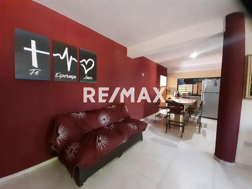 Re/max Acción - En Venta Casa De 2 Niveles En  Excelente Ubicación En Coro Estado Falcón