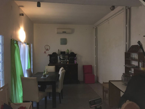 Casa En Venta De 7 Dormitorios C/ Cochera En Floresta