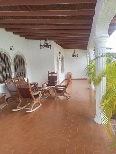 Imagen 5 de 21 de En Venta Amplia Y Hermosa Casa En La Mejor Urb. De La Ciudad