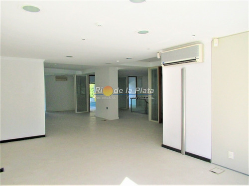 Excelente Local Sobre Avda Roosevelt- Ref: 12167