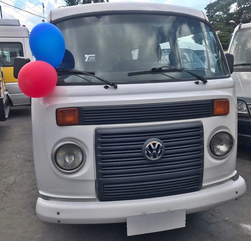 Volkswagen Kombi 2012 - 9 Lugares