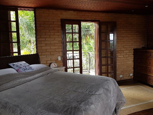 Casa De Condomínio À Venda Na Rua D, Braunes, Nova Friburgo - Rj - Liv-7661