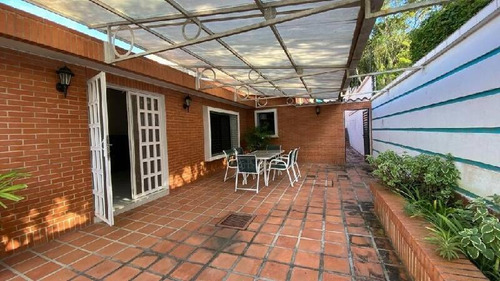 Josefina Toledo: Casa En Venta En Altos De Guataparo, 792m², Bellas Y Amplias Áreas Verdes, Planta 100% , Alta Seguridad, 269250