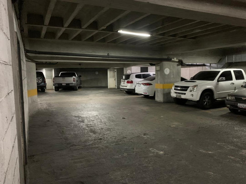 Venta De Apartamento En Plaza Venezuela, Excelente Ubicacion. A.m.