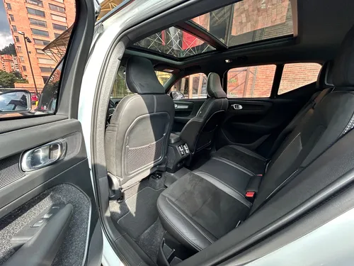 Volvo XC40 2.0 T4 R-design