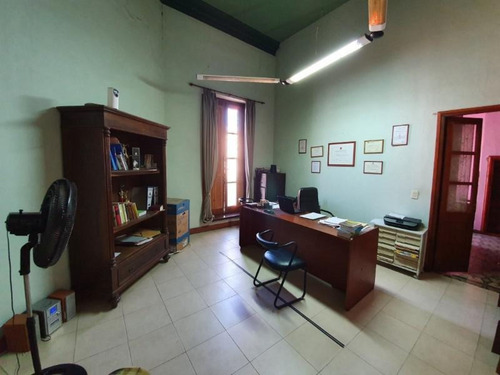 Casa Colonial En Esquina, En Excelente Estado Y Ubicación Inmejorable