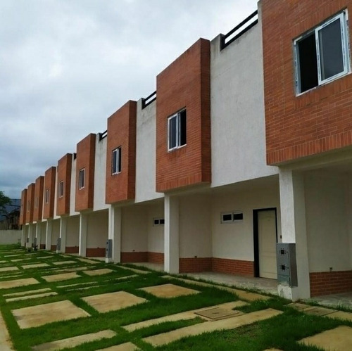 Imagen 2 de 6 de En Venta Townhouse En Villa Grial