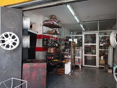 Traspaso Local Con Fdo.de Comercio Cauchera En Bello Monte, A Pie De Calle. Inf. Ma. Fda. Varela