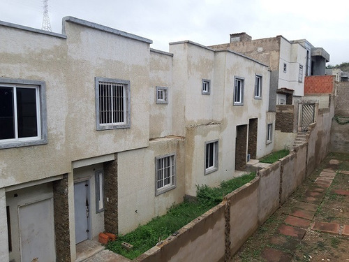 Re/max 2mil Vende 6 Townhouse En Conjunto Residencial En Urbanización Mundo Nuevo. Isla De Margarita, Estado Nueva Esparta