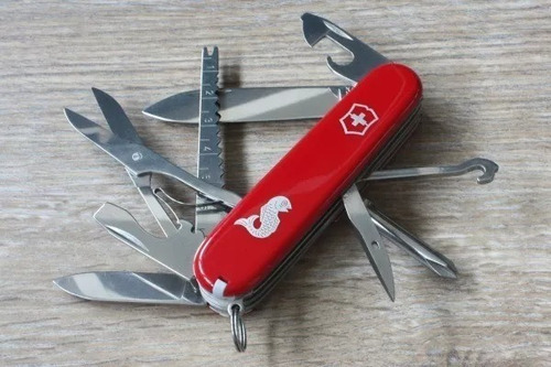 Cortaplumas Victorinox Fisherman 17u Descamador Saca Anzuelo Color Rojo