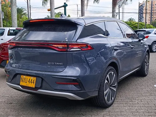 Byd Tang Modelo: 2025