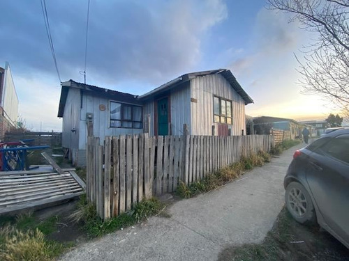 Casa Con Amplio Sitio De 700 M2 En Venta En Natales