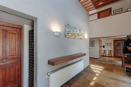 Casa En Venta De 8 Dorm. En Colina