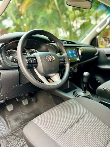 Toyota Hilux 2.4 HILUX 2.4 DIESEL ESTACAS 4x4 FULL EQUIPO