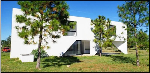 Venta | Casa | 3 Dormitorios | 2 Plantas | 1192 M² | Amenities | Rosario | La Carolina Golf Club