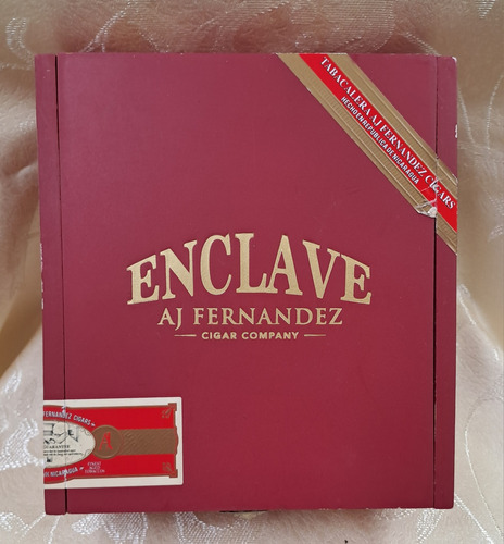 Caja De Cedro Aj. Fernandez Enclave