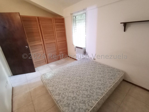 En Venta Hermosa Casa Con Anexo Y Amplio Jardín En Santa Paula