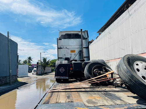 Imagen 5 de 6 de Tractocamión Prostar X15 Cummis Modelo 2011