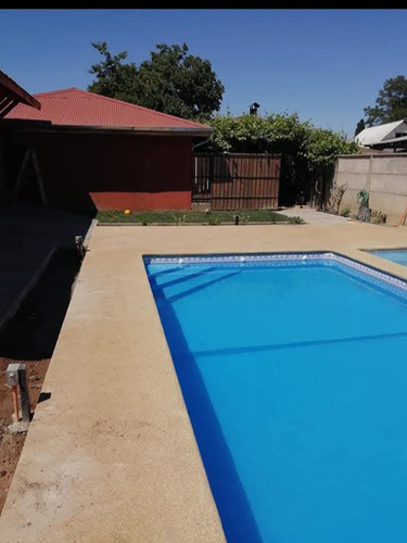 Exclusiva Residencia De 350 M² Con Piscina Y Quincho.