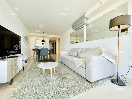 Apartamento De 2 Dormitorios Y Dependencia En Playa Brava - Punta Del Este