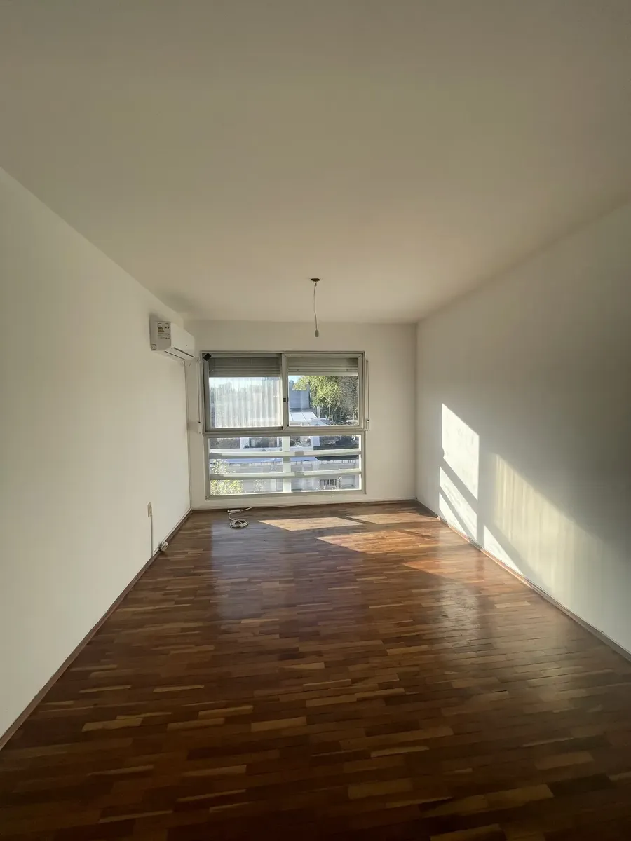 Apartamento En Alquiler En Buceo  3 Dormitorios Y Balcón · Foto 2