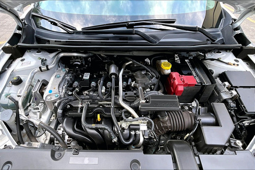 Nissan Sentra 4P SR L4%2F2.0 AUT