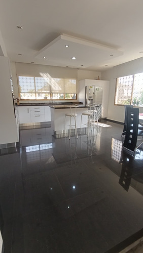 Aparto-casa, Remodelado, Amoblado Y Equipado En La Urb. Alta Florida (planta Alta)
