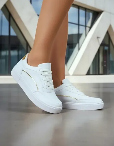 Tenis Feminino Casual Leve Retrô Clássico Moda Confortavel — R$ 63,90 em Mercado Livre, 19% OFF