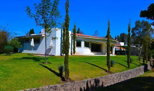 Residencia De Una Planta En Club Campestre San Gil, T.1,300 