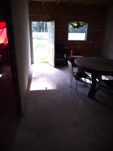 Venta De Dos Casas, Con Todas Las Instalaciones De Luz, Agua