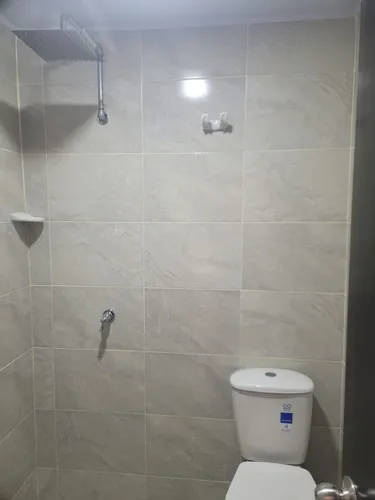 Casa Remodelada Tiene Un Cuarto Que Sirve Como Local O Habitación Con Baño Privado