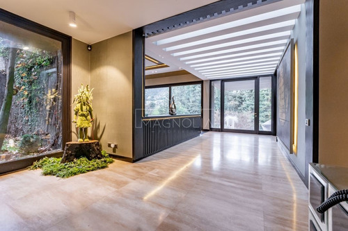 Casa En Arriendo De 6 Dorm. En Lo Barnechea