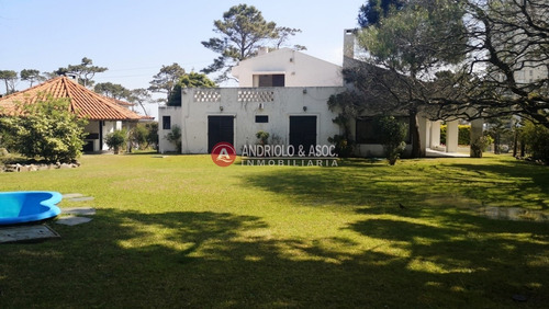 Casa En Punta Del Este, Playa Mansa, Cerca Del Mar, Venta, Alquiler Anual, Y Temporada- Ref: 6622