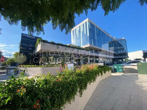 Local En Renta En Jurica, Plaza Depoint, En Planta Alta Con Terraza