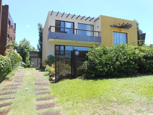 Hermosa Casa A Pasos Del Mar, Disponible Febrero 2021!!